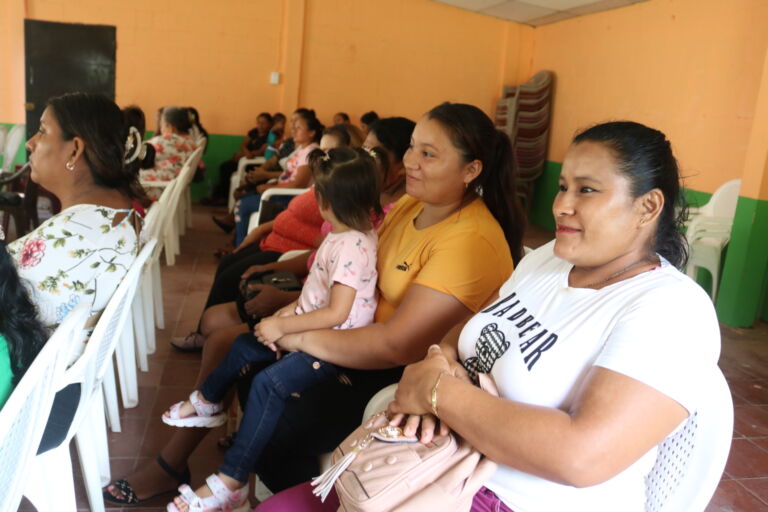 Mujeres del distrito de Jiquilisco inician un camino colectivo hacia nuevas formas de participación activa
